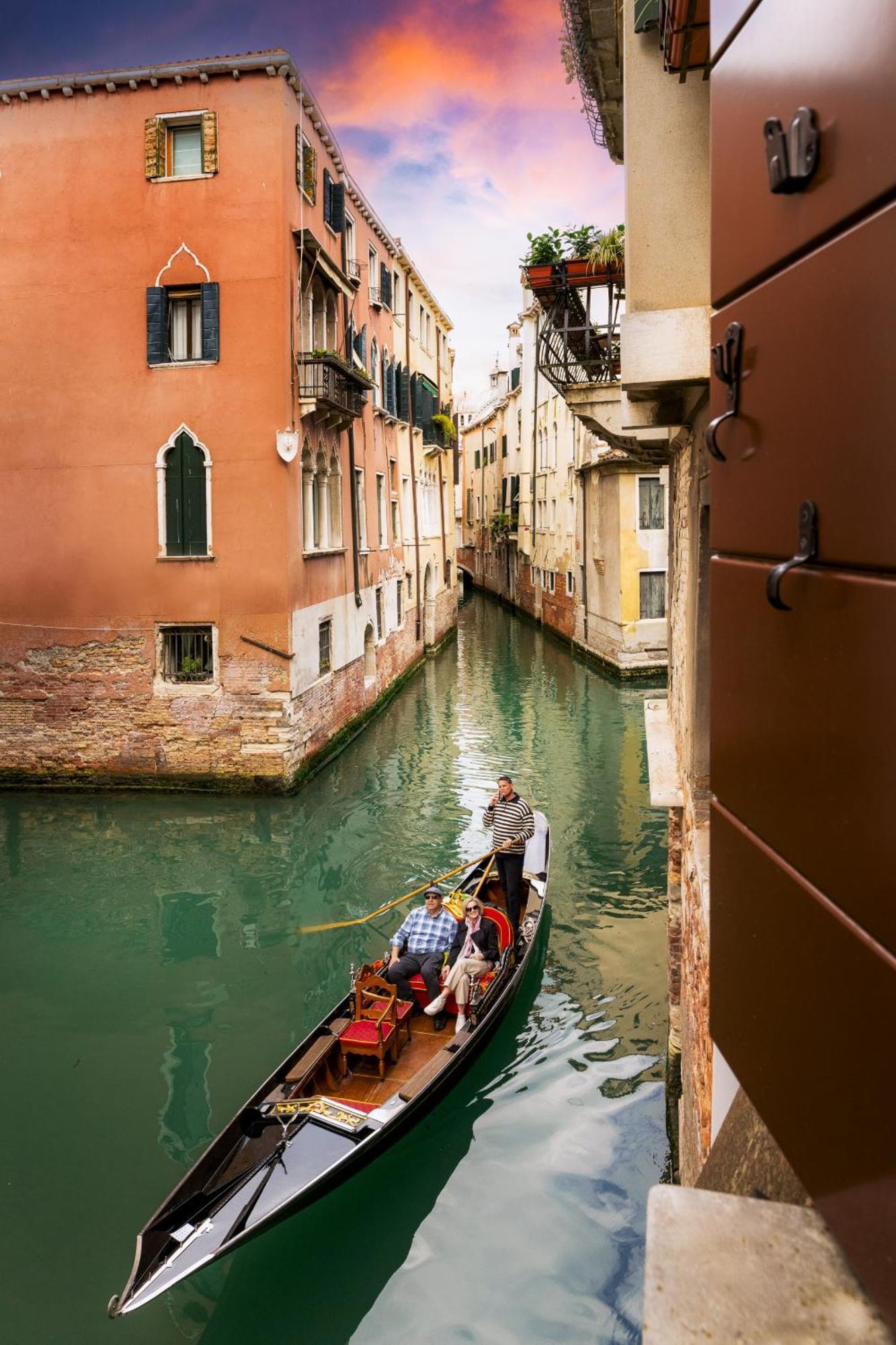 The Yacht House Canal View