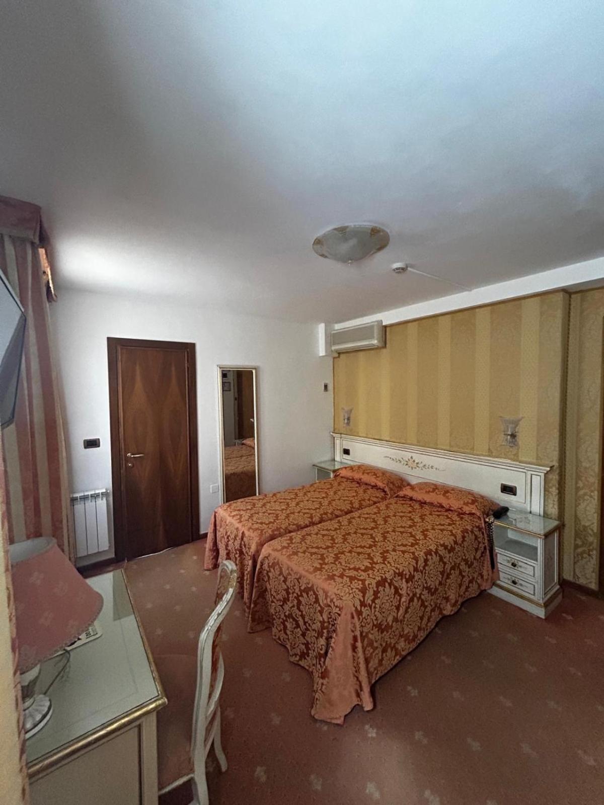 Hotel Ambassador Tre Rose Venise