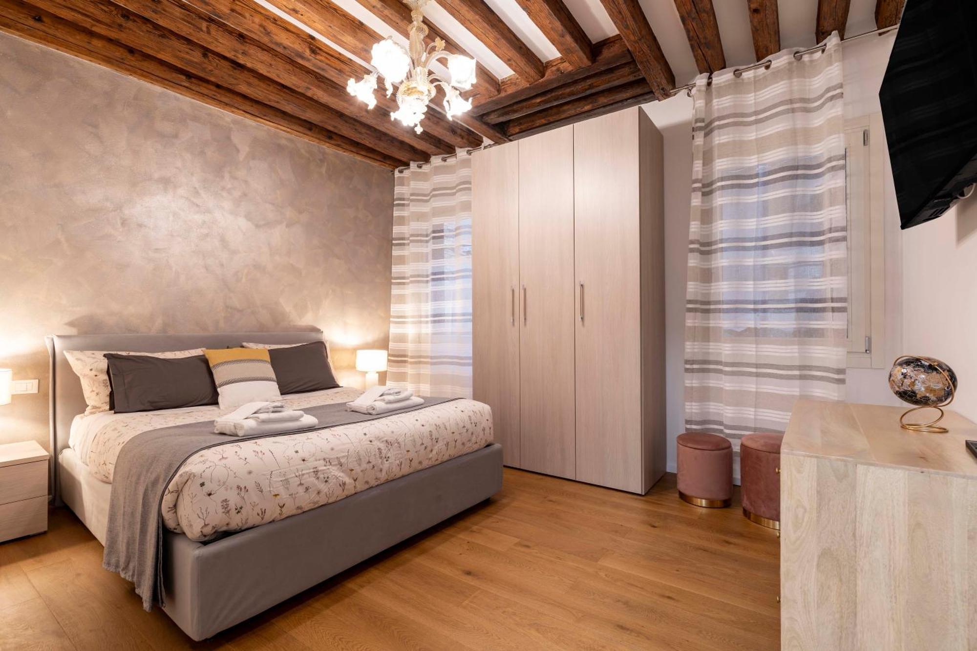 G&s - Housevenice Center *