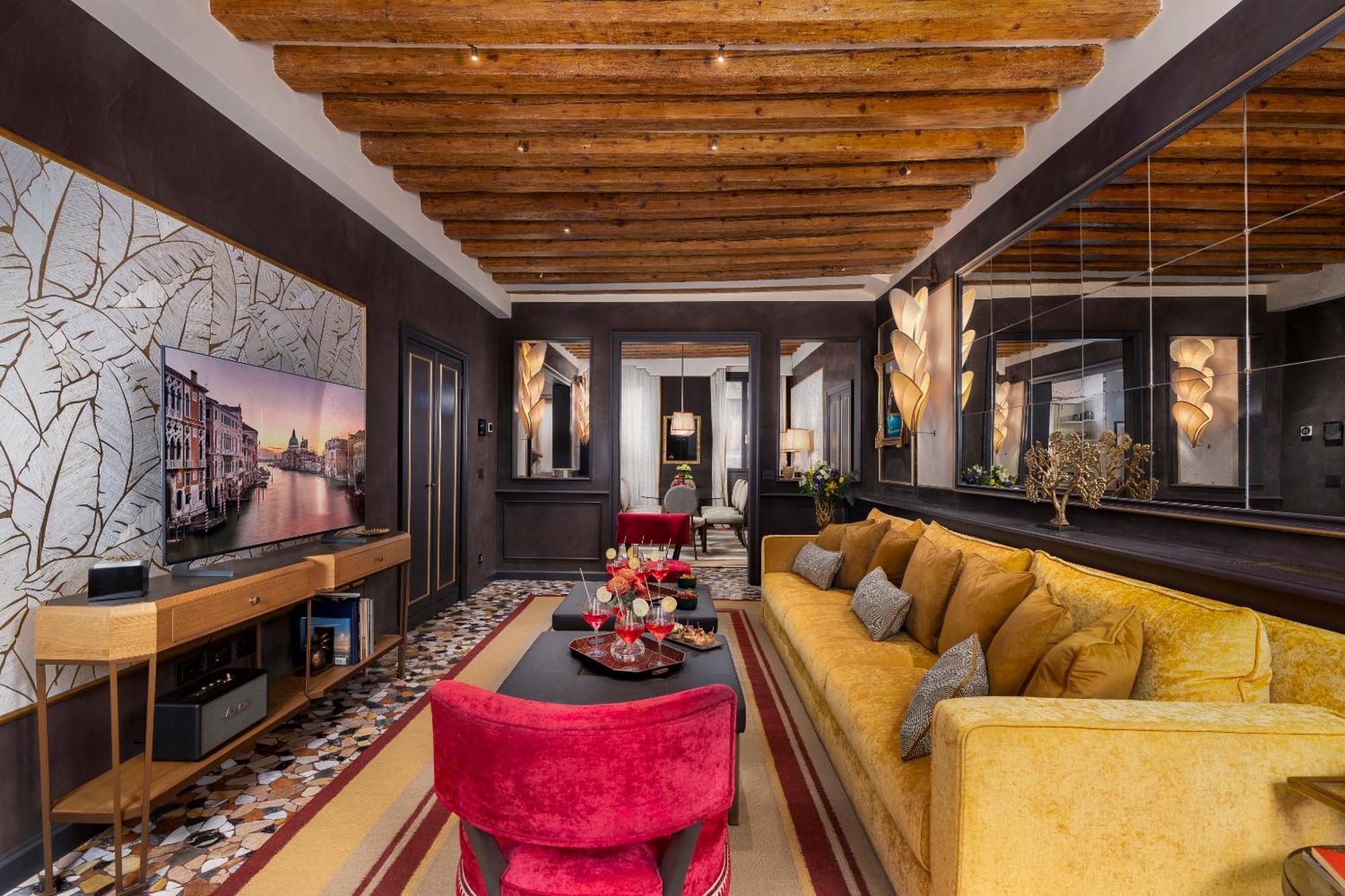La Dimora Di Lady J Amazing Brandnew With 6 Luxury Bedrooms!