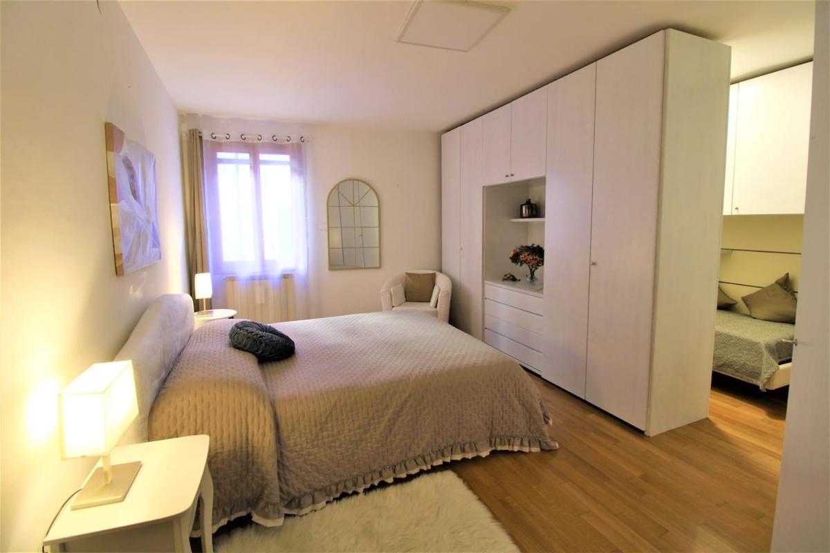 Charming Canal View San Marco Appartement
