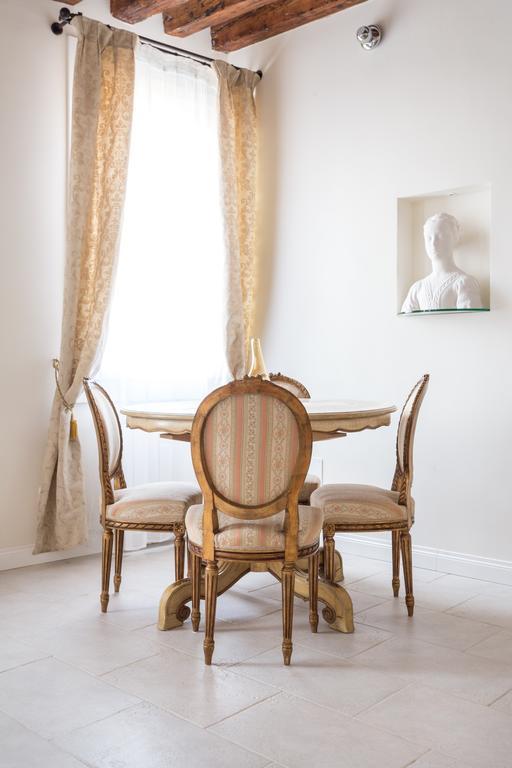 Michelle In Charming Appartement *