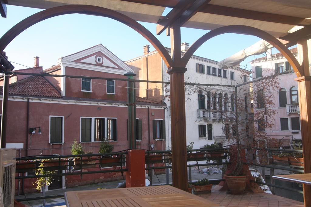 Dalla Mora *