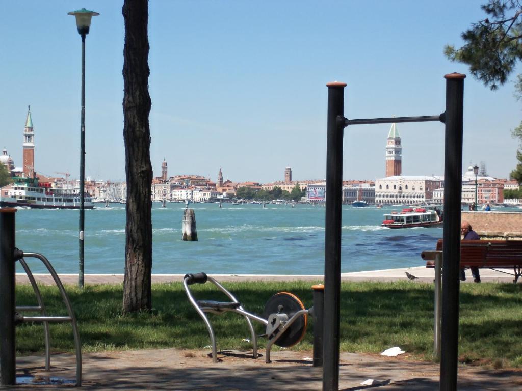Bed & Breakfast Biennale