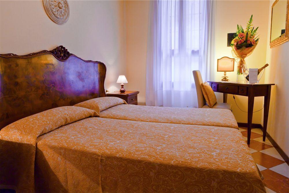 Henry Hotel 2*