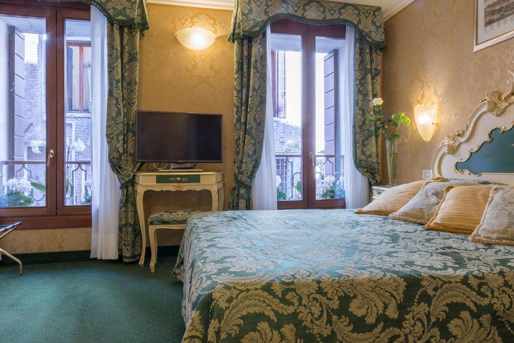 Becher Hotel