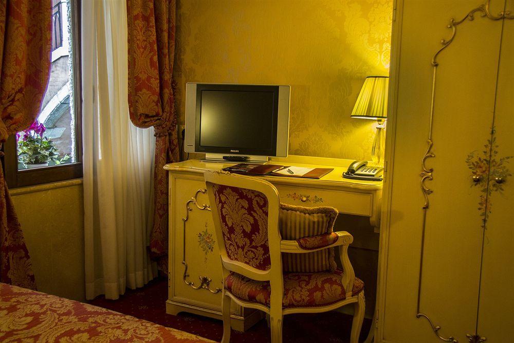 Becher 3* Venise