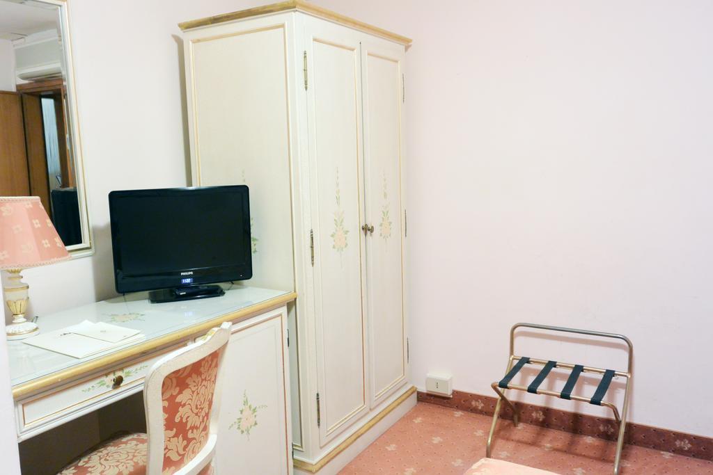Hotel Ambassador Tre Rose Venise
