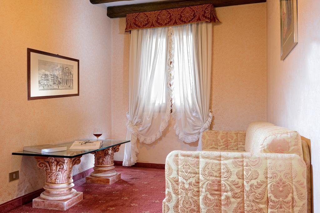 Hotel Ambassador Tre Rose Venise