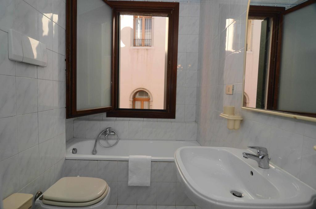 Appartement Speon Canal Views Wifi Venetië