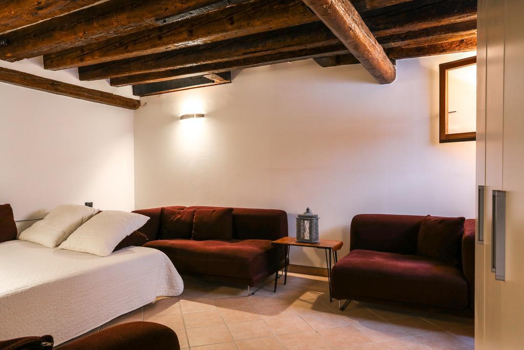 Metropole House *