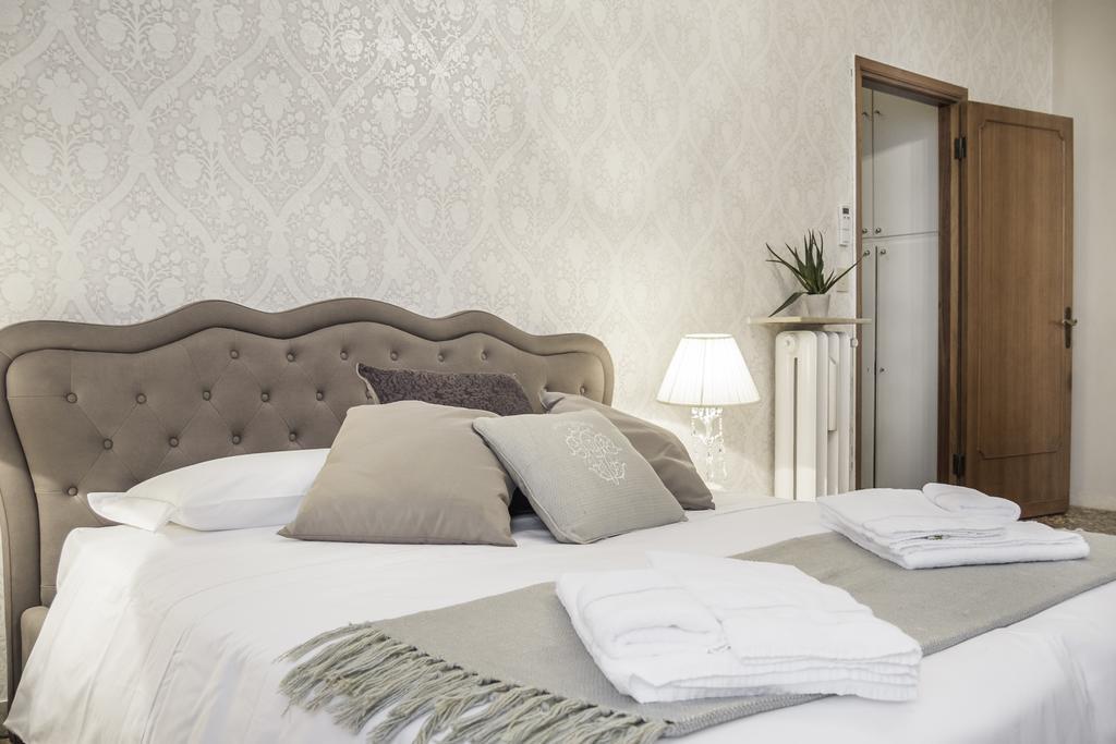 Grand Canal Palace With Lift Apartment
