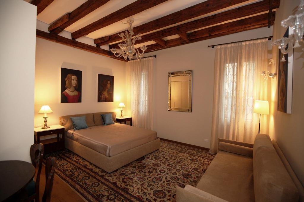 Le Conterie Blu E Rosse Venice