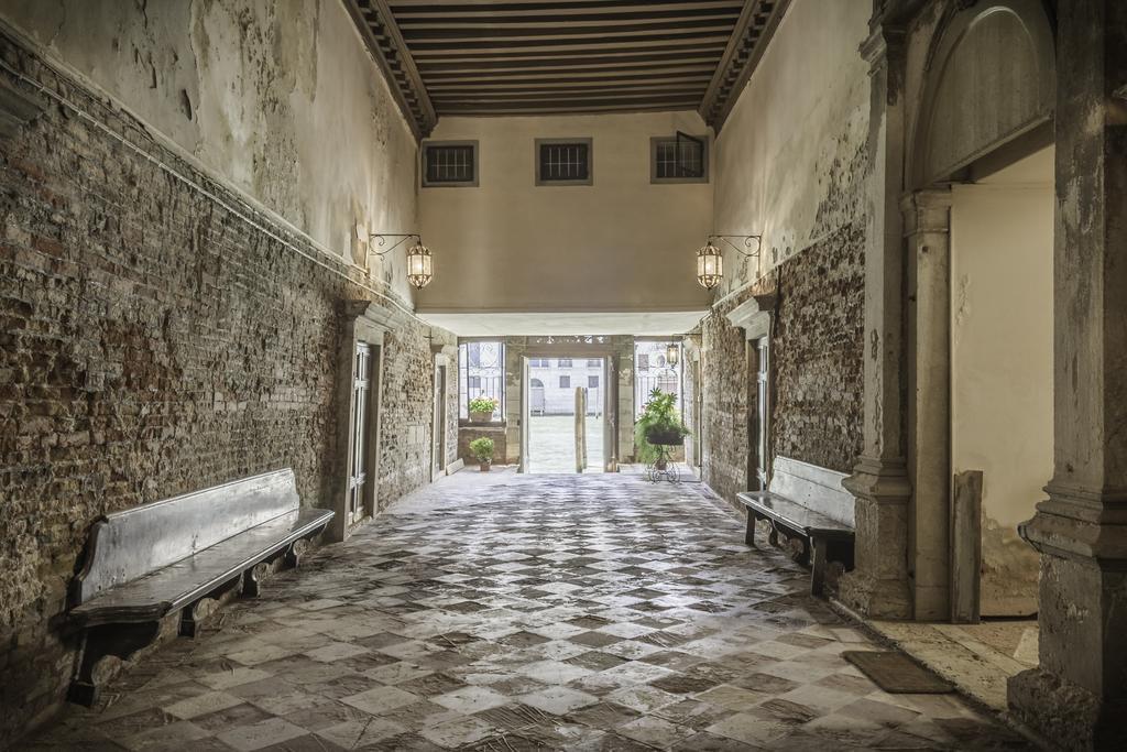 Grand Canal Palace With Lift Apartment