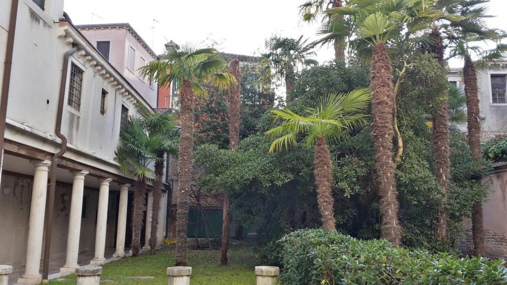 In A Lovely Garden Biennale Flat Venezia