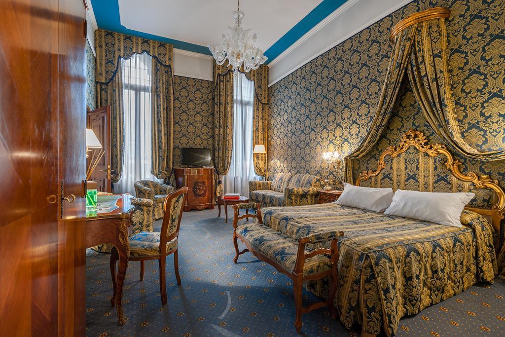 Hotel Al Ponte Antico 4*