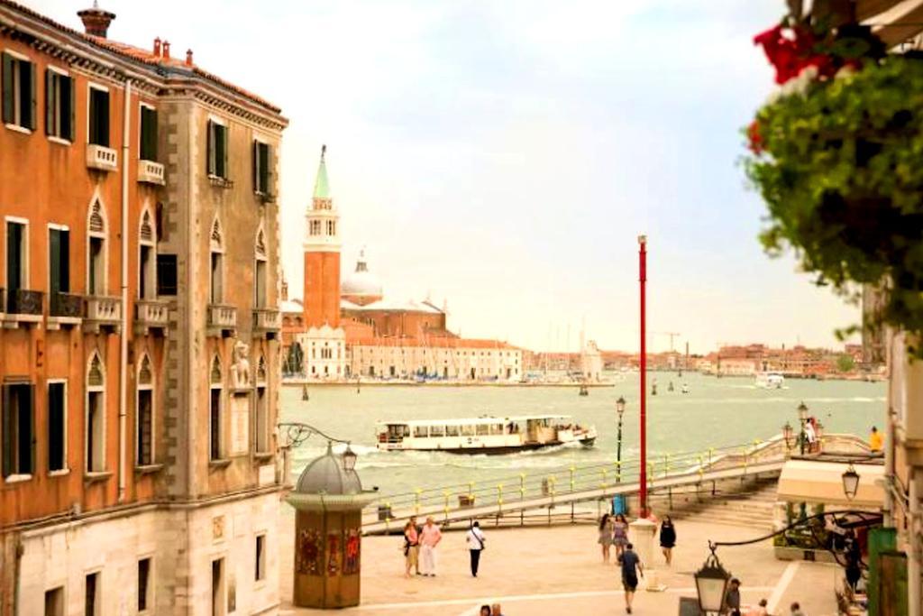 Biennale Apt Balcony Apartment Venedig