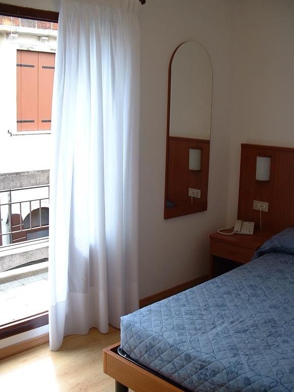 Hotel Caprera 2*