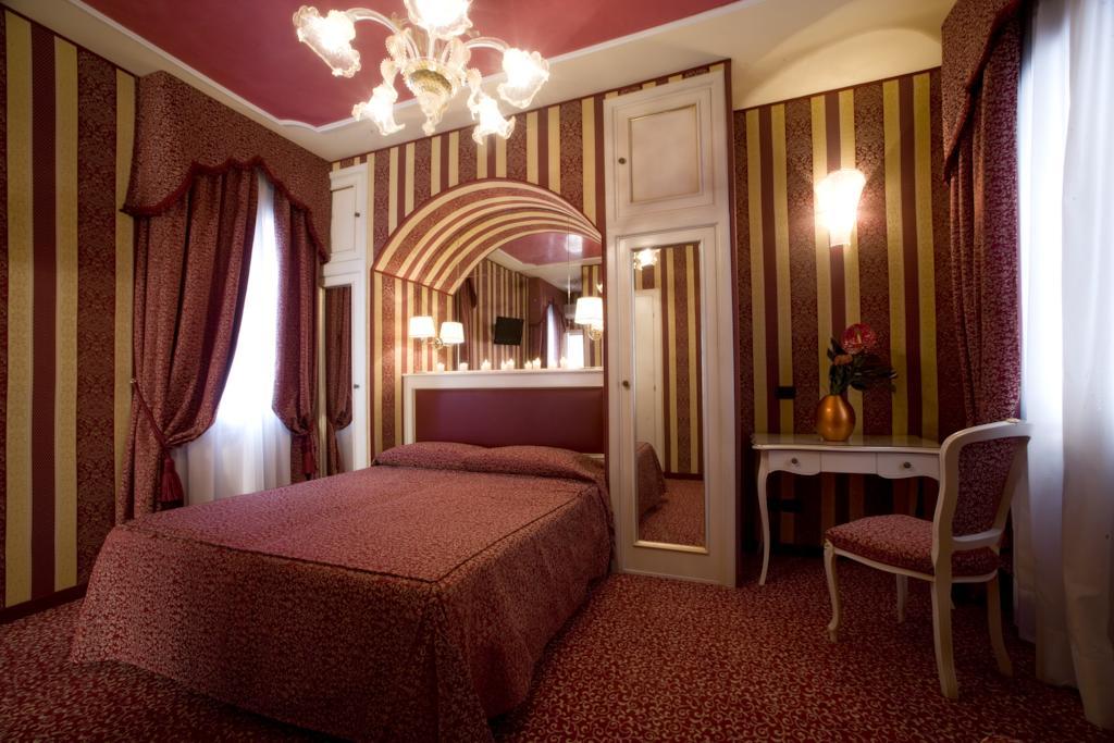 Alcyone Hotel