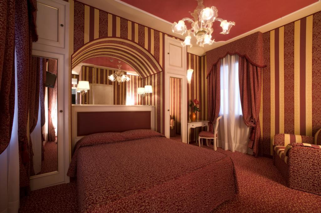 Alcyone Hotel