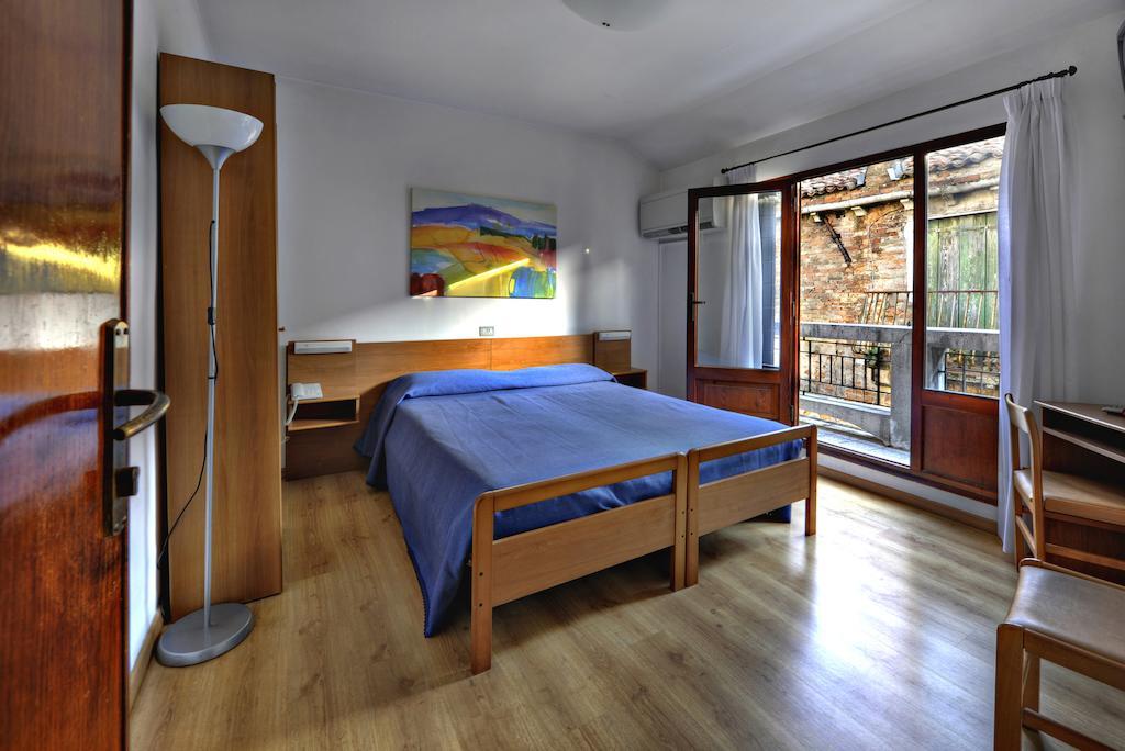 Hotel Caprera 2*