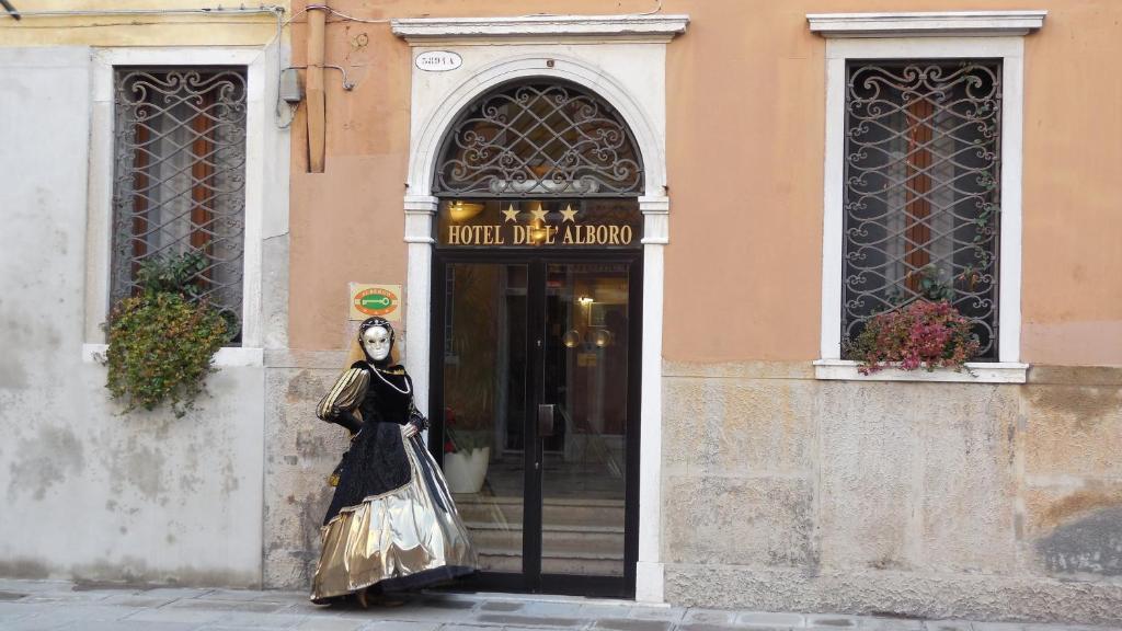 De L'alboro Hotel 3*