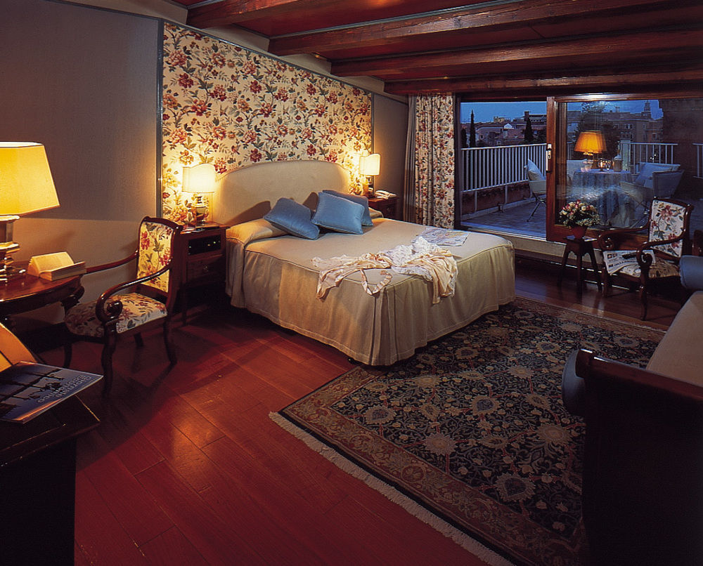 Hotel Santa Chiara 4*