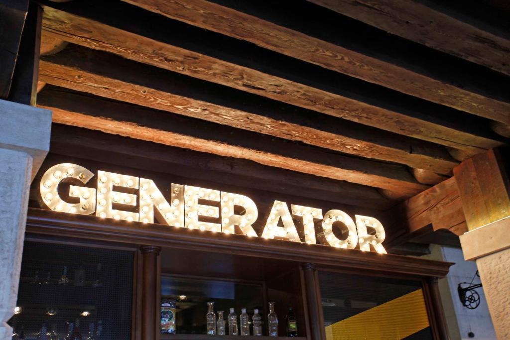 Auberge de jeunesse Generator