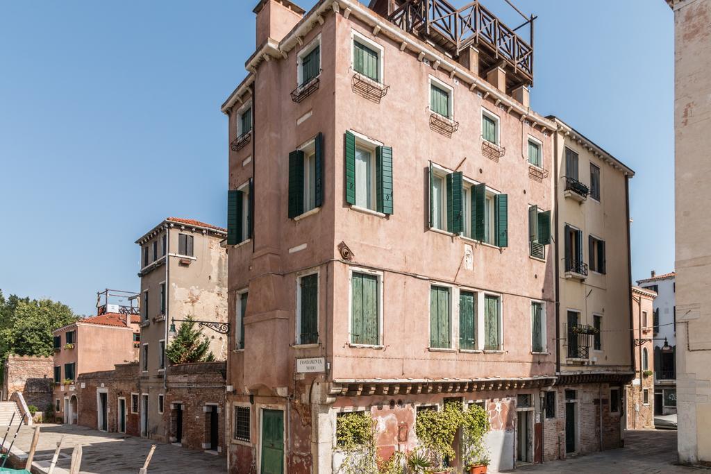 7 Windows On Apartment Venedig