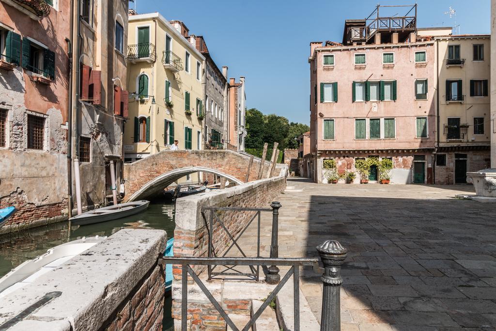 Apartment 7 Windows On Venedig