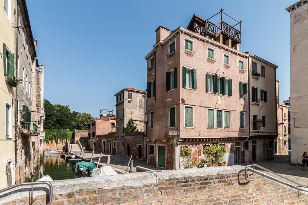 7 Windows On Venedig