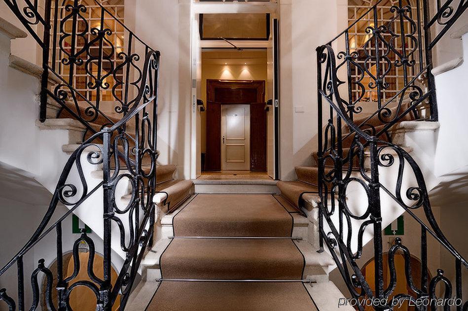 Dell'opera Hotel 3*