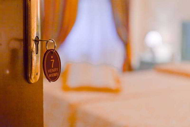 Henry Hotel 2*