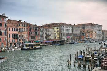 Grand Canal Terrace Hotel