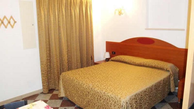 Ariel Silva 2* Venedig