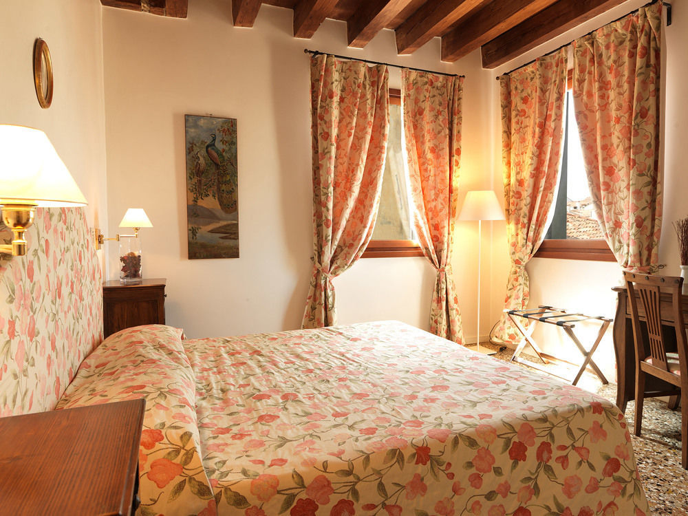Ai Santi Apostoli 3* Venedig