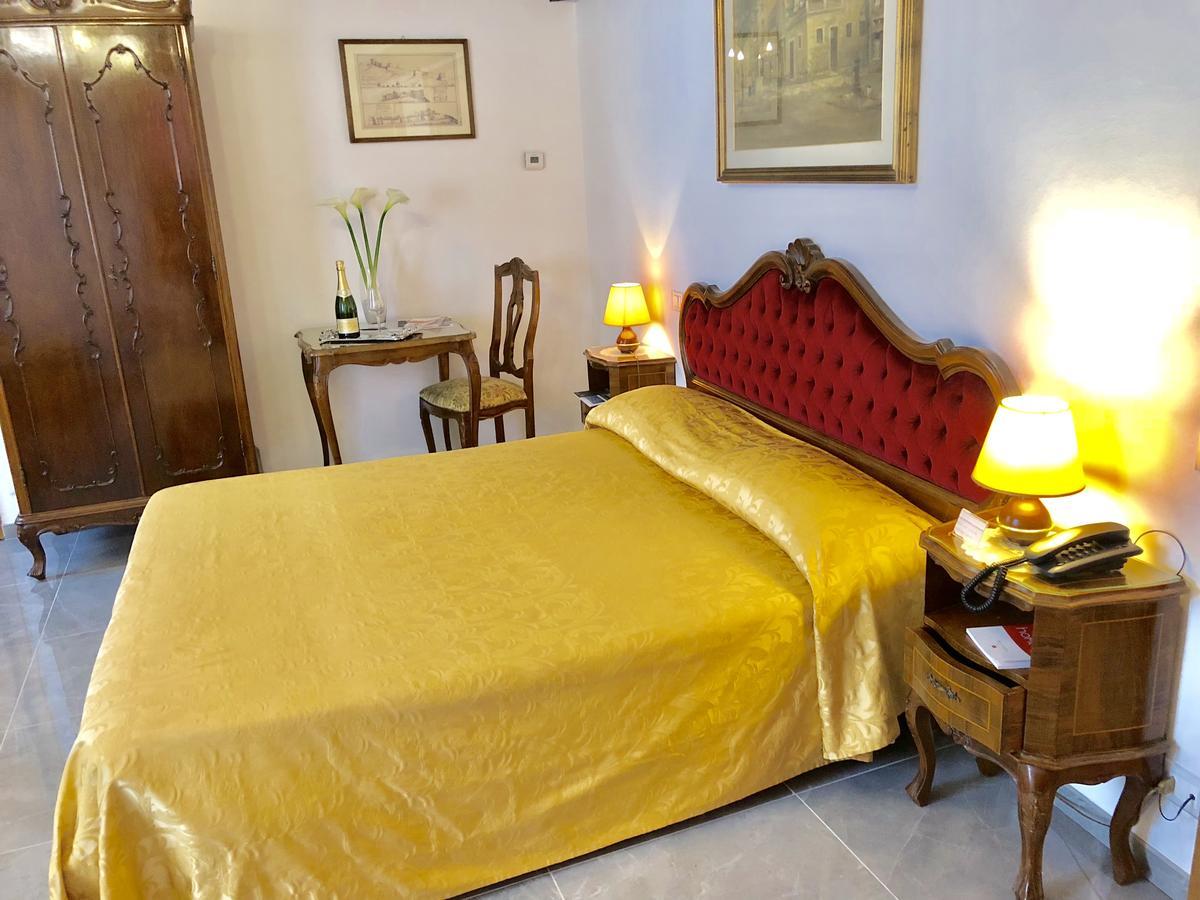 Hotel Ariel Silva 2*
