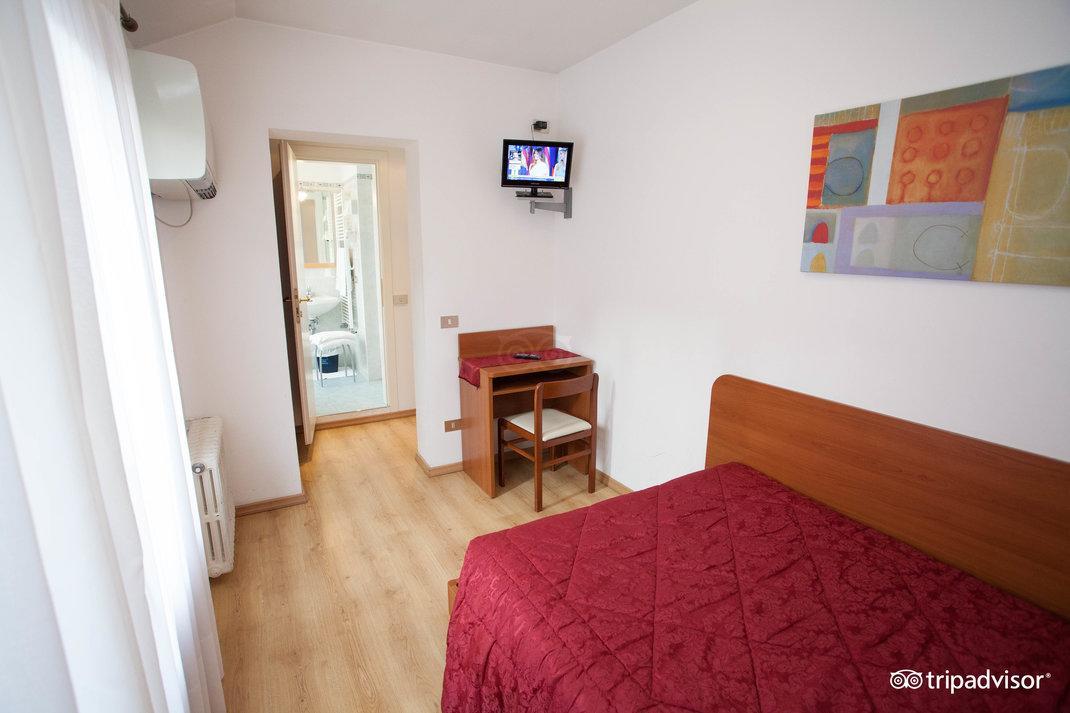 Caprera Hotel 2*