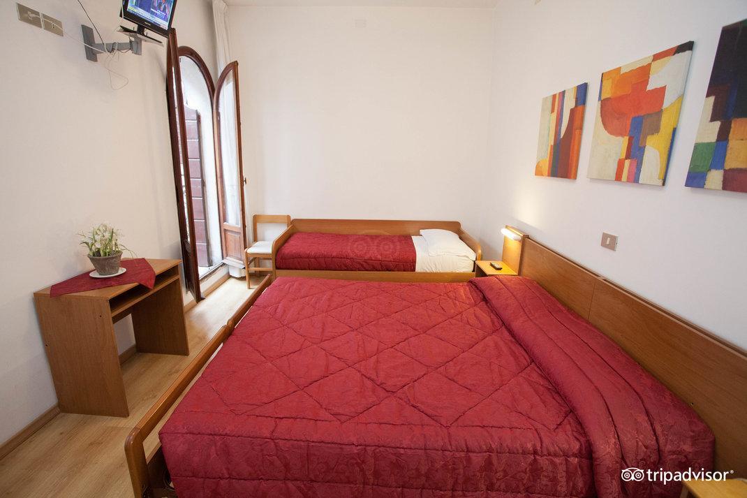 Hotel Caprera 2*