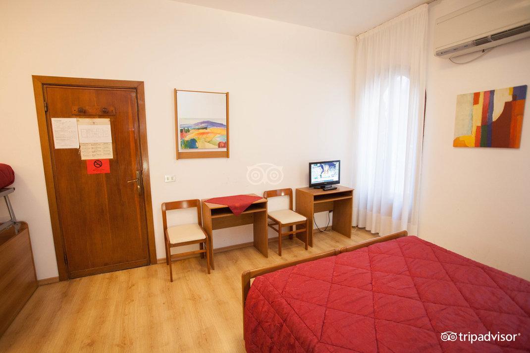 Hotel Caprera 2*