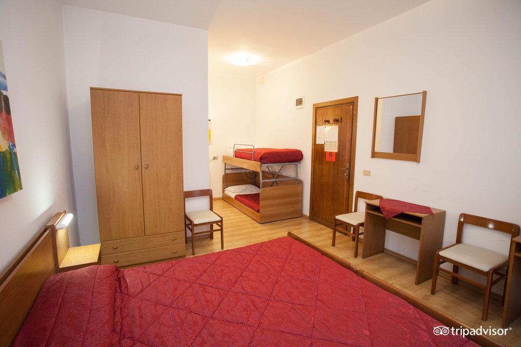 Hotel Caprera 2*
