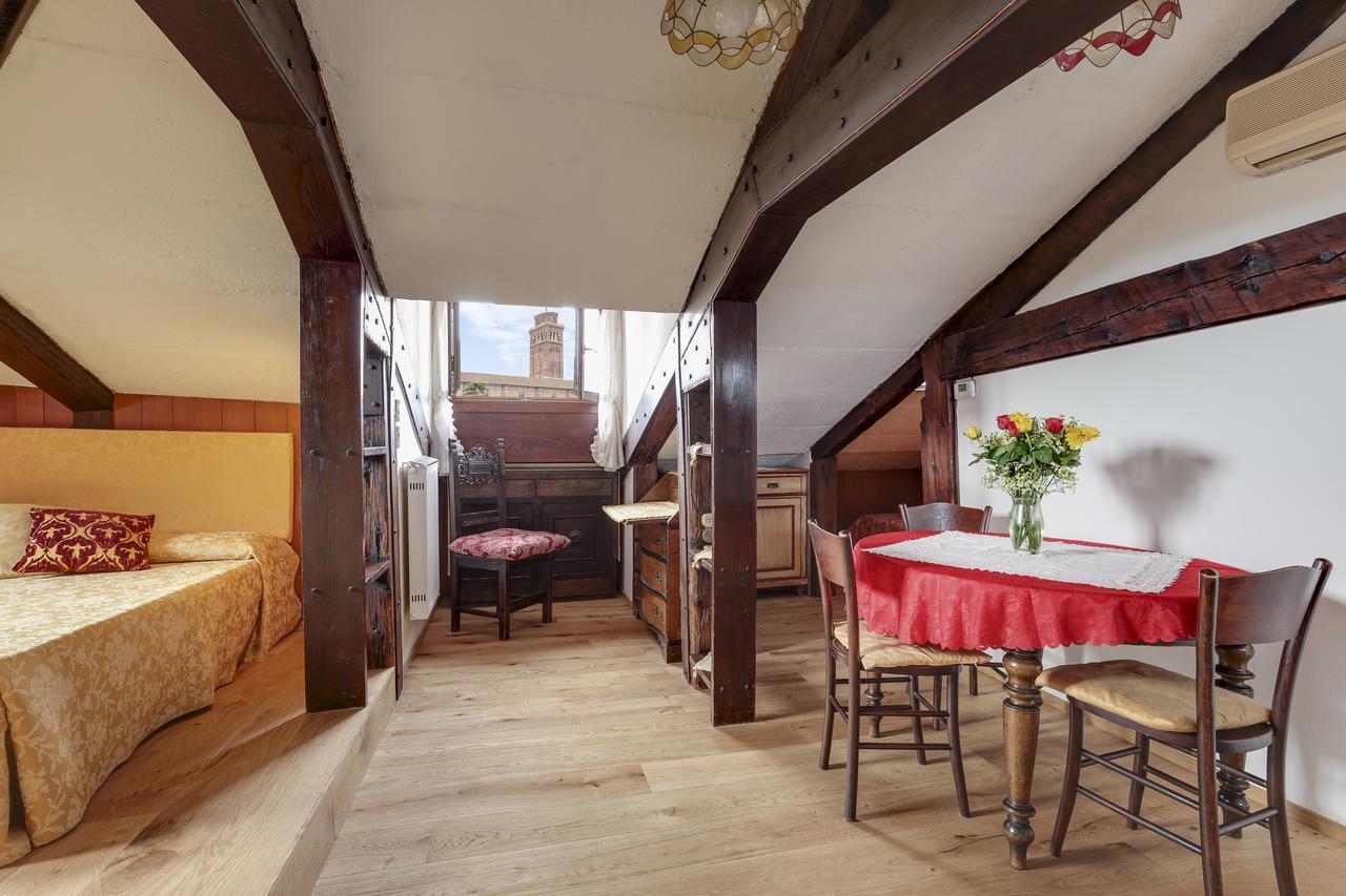 Ca' Badoer Attic Apartment Venedig