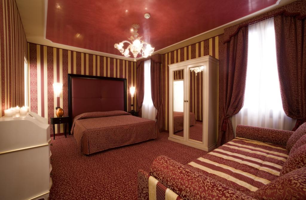 Alcyone Hotel