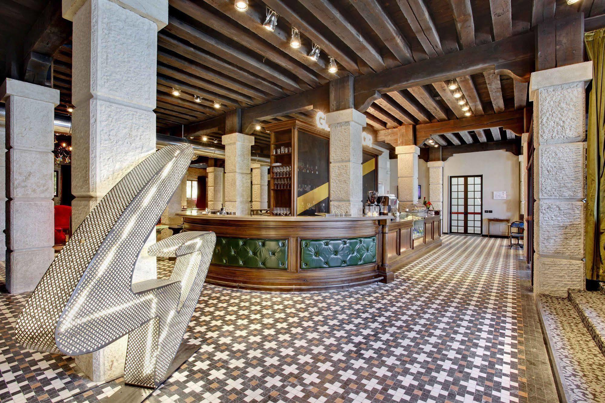 Auberge de jeunesse Generator
