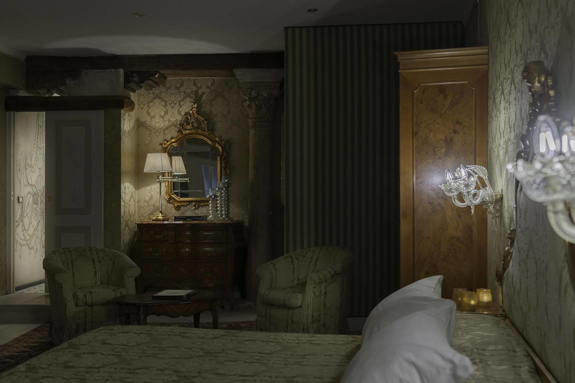 Hotel Al Ponte Antico 4*