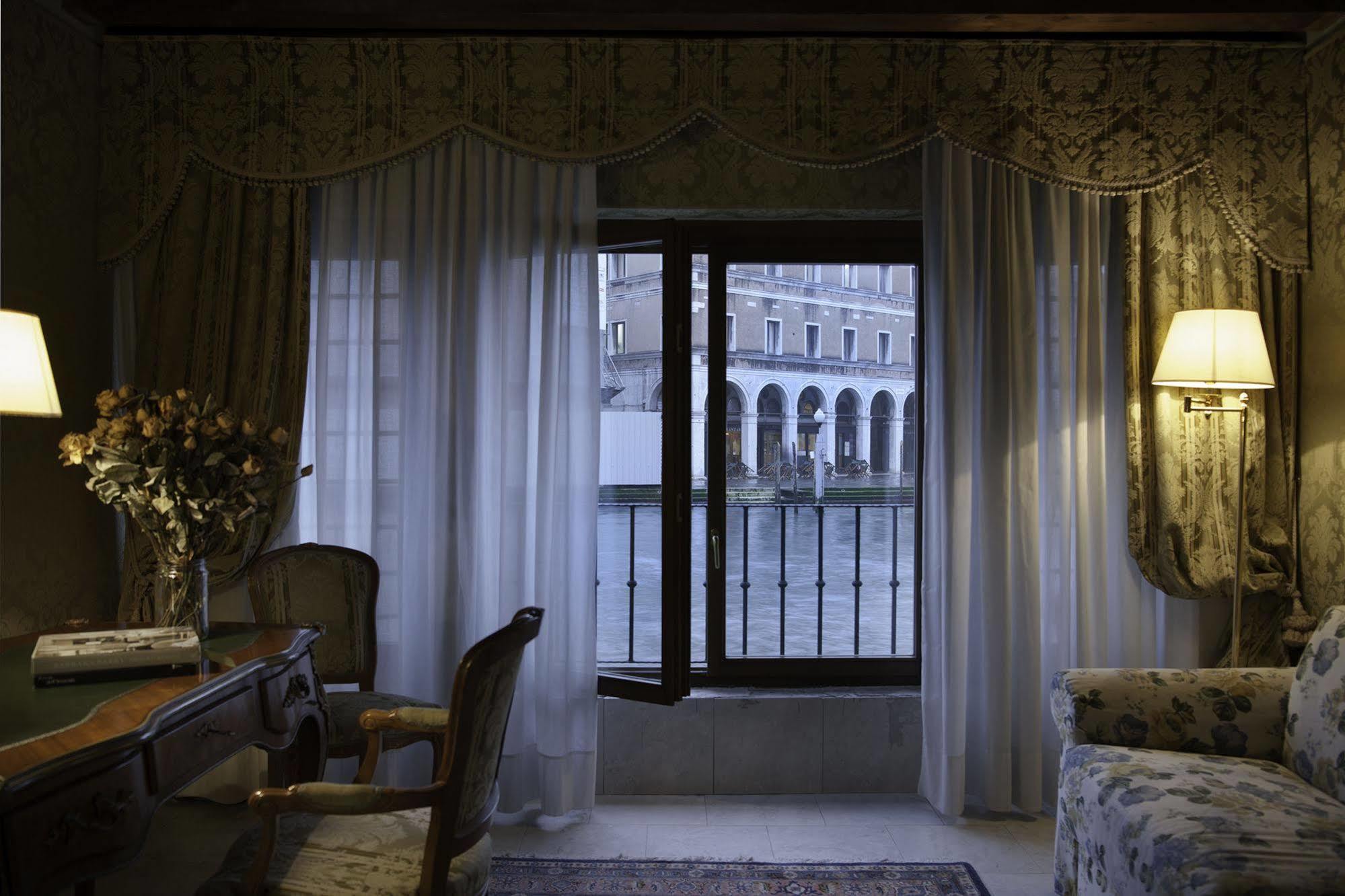 Hotel Al Ponte Antico 4*