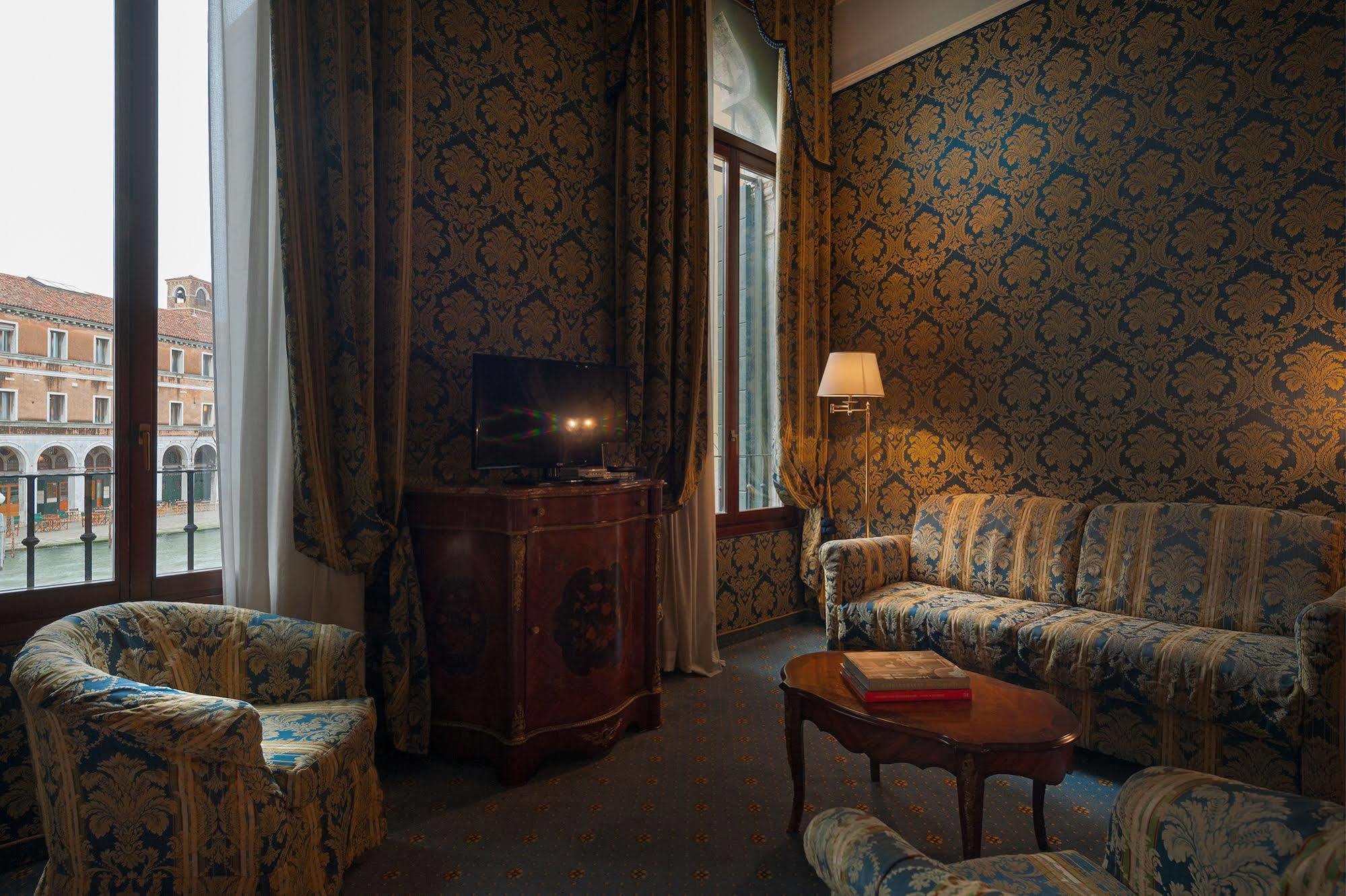 Hotel Al Ponte Antico 4*