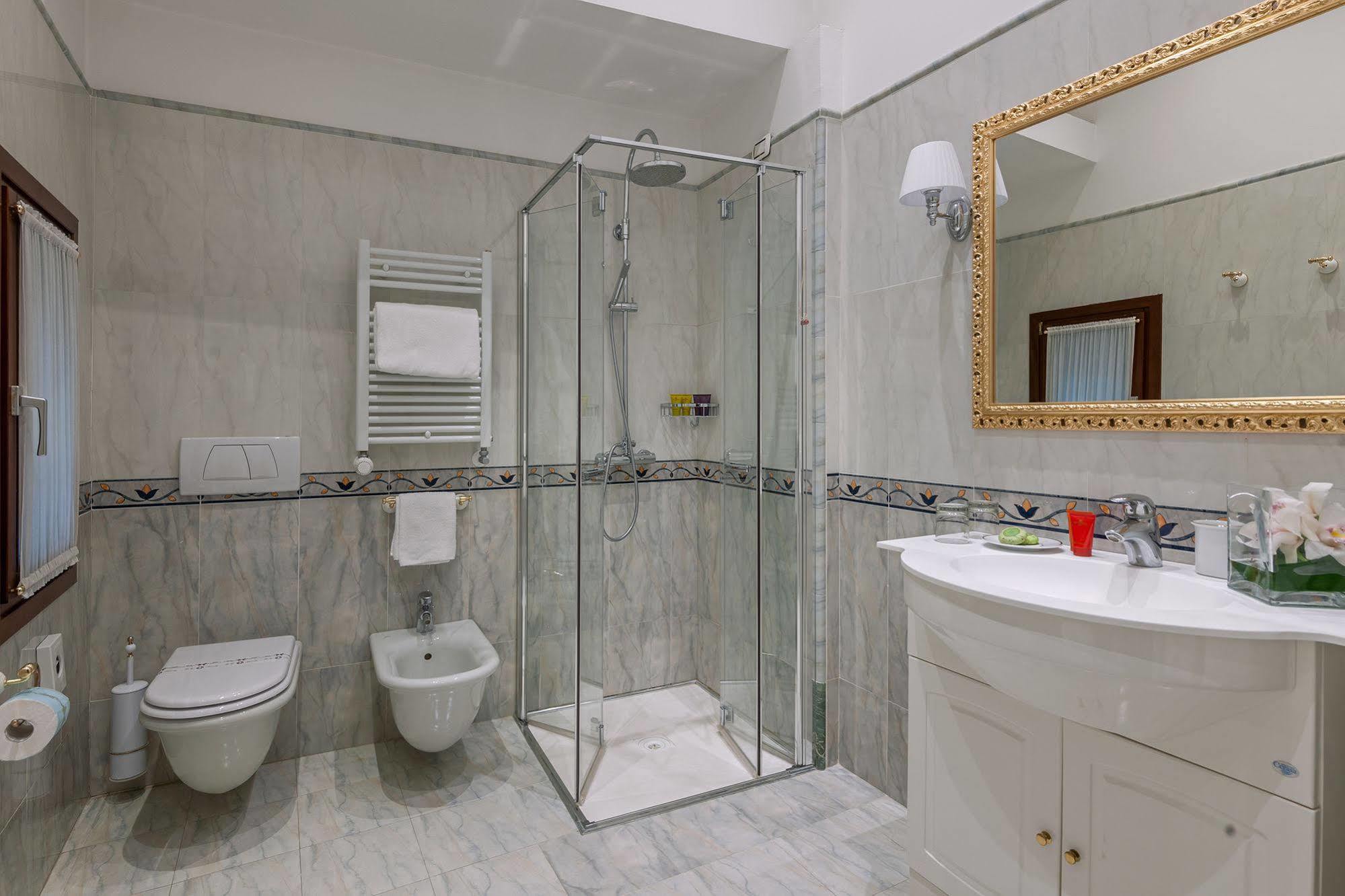 Hotel Al Ponte Antico 4*