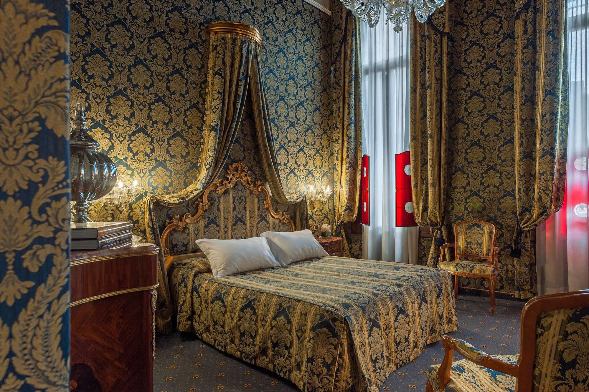 Hotel Al Ponte Antico 4*