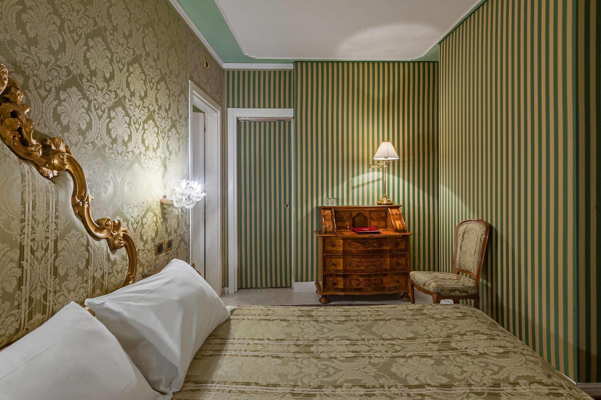 Hotel Al Ponte Antico 4*